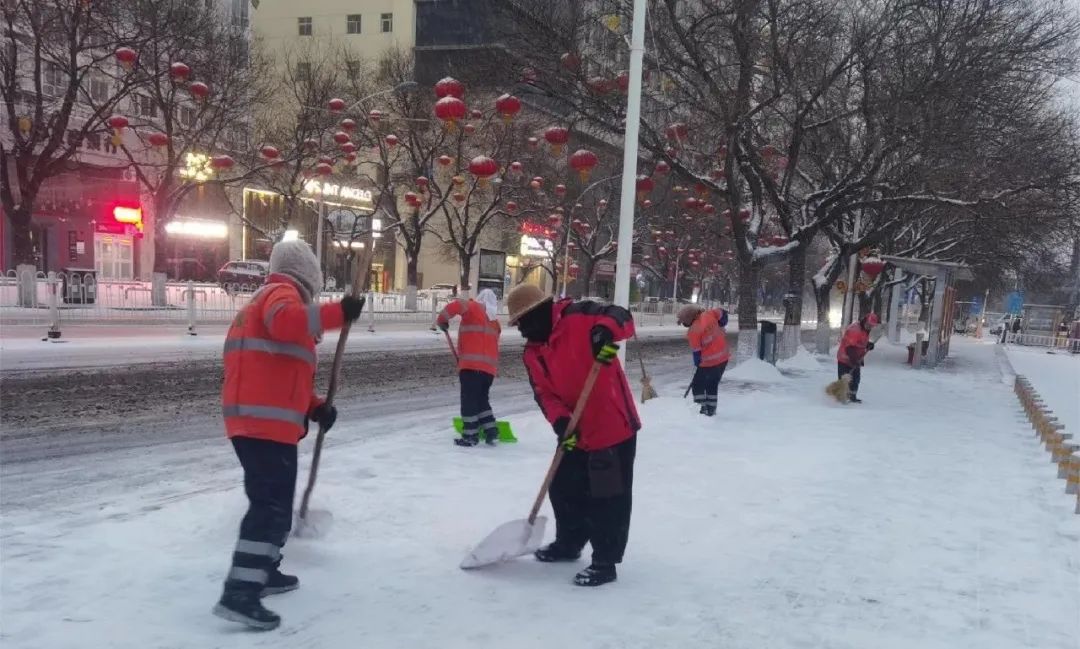 除雪车+小扫帚，固原全力扫雪除冰保障市民出行安全